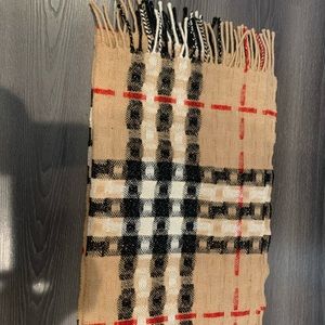 Women’s Burberry authentic scarf brand new